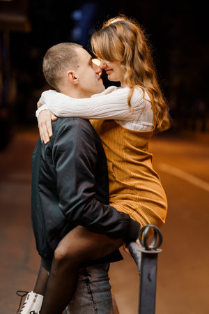 Romantic Embrace Under City Lights.の写真素材