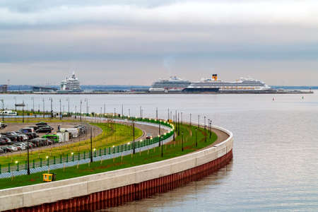 St. Petersburg, Russia - July 10, 2018: Ferries in the port of St. Petersburg in the Gulf of Finland, view from the Yacht Bridgeのeditorial素材