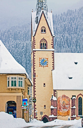 KOETSCHACH-MAUTHEN, AUSTRIA View of  Koetschach-Mauthen center, characteristic Austrian village in Carinthia region on wintertime.のeditorial素材