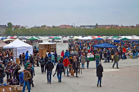 Munich, Germany -View of the open air giant flea market,the biggest flea market of Bavaria, more than 2000 market stalls just for one day in spring. You find everything, very cheap.のeditorial素材