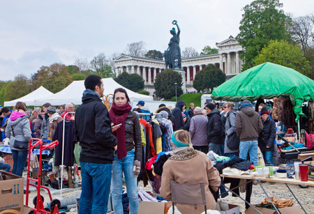Munich, Germany -View of the open air giant flea market,the biggest flea market of Bavaria, more than 2000 market stalls just for one day in spring. You find everything, very cheap.のeditorial素材