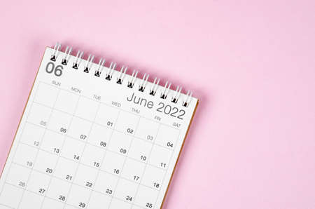 The June 2022 desk calendar on pink background with empty space.の写真素材