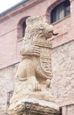 SEGOVIA, SPAIN - NOVEMBER 10, 2019: Lion emblem symbol statue at Segoviaのeditorial素材