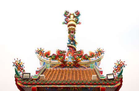 Dargon statue on Shrine roof ,dragon statue on china temple roof as asian art, Chinese style dragon statue, golden dargon with isolate on White Backgroundの写真素材