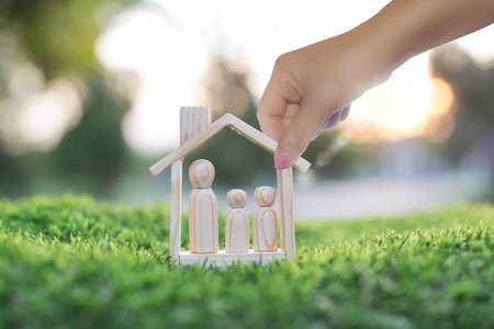 House symbol with location pin and green grass in real estate sale or property investment concept, Buying new home isolated on White Backgroundの写真素材