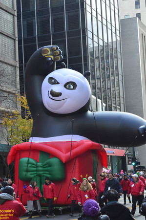 Chicago, Illinois - USA - November 24, 2016: Kung Fu Panda in McDonald's Thanksgiving Paradeのeditorial素材