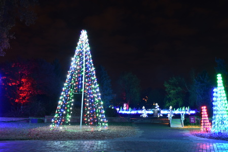 St Louis, Missouri, USA - Nov 22 2017: Garden Glow Holiday Lights at Botanic Gardenのeditorial素材