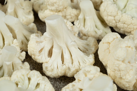 Fresh Organic White Cauliflower Close-Upの写真素材
