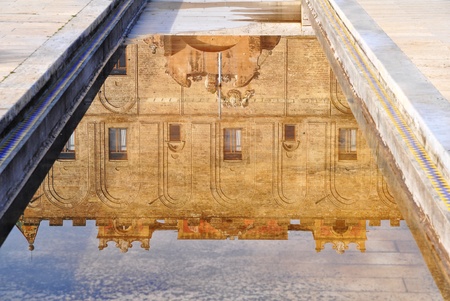Zisa reflected on the front of the fountain in the gardenの写真素材