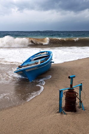 The boat is not tied to his winch, is in danger の写真素材