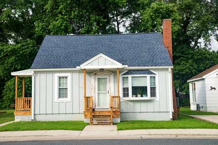 Chincoteague Island. Virginia. USA. 08/15/2024. Nice, small, house in the village by the Atlantic Ocean. Typical architecture of a resort town.のeditorial素材