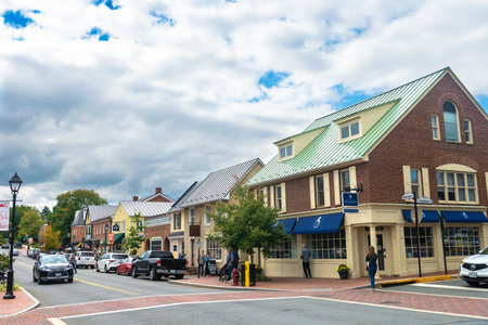 The central street of the ancient town near Washington. Ancient buildings of shops, hotels and restaurants., strolling tourists.のeditorial素材