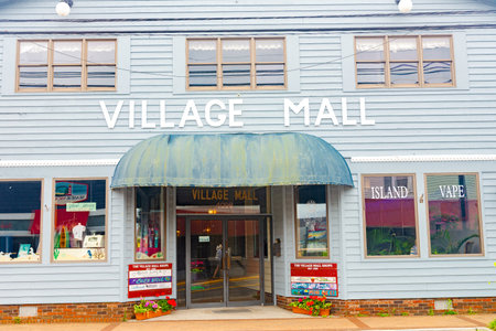 Vintage buildings on the main street of an old island town in Virginia. Chincoteague is a fishing resort town on the Atlantic coast.のeditorial素材
