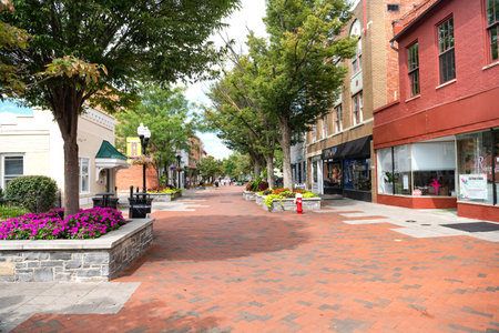 old houses and cafes along the pedestrian street in the historic center of the old town of Winchester in Virginia.のeditorial素材