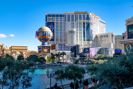 replica of a Montgolfier balloon heralds the Paris Las Vegas Hotel on the Las Vegas Stripのeditorial素材