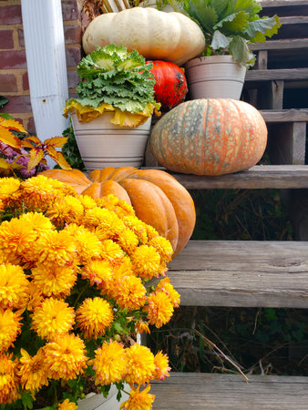 Fall home front porch decorations for Halloween and Thanksgiving.の写真素材
