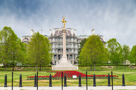 Green streets and architecture in downtown Washington, DCの写真素材