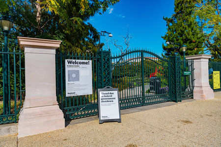 Closed gate at Washington museum during political crisis