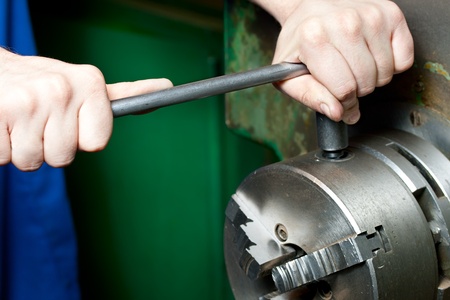 Regulating of turning lathe with hands