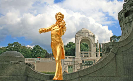 The Statue of Johann Strauss in stadtpark in Vienna, Austriaの写真素材
