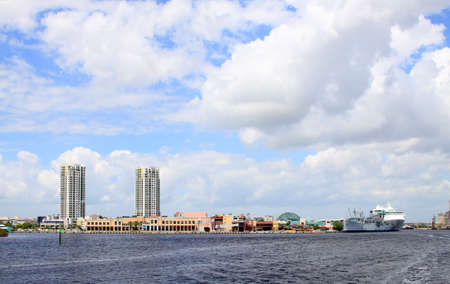 The city skyline of Tampa Florida on a cloudy day 

の写真素材