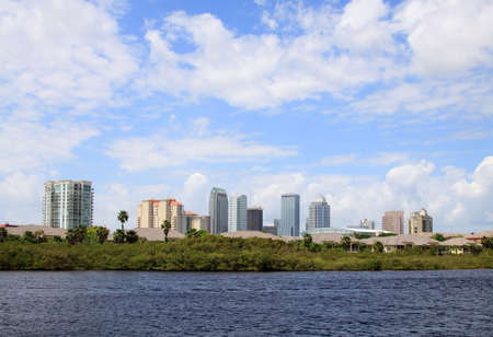 The city skyline of Tampa Florida on a cloudy day 

の写真素材
