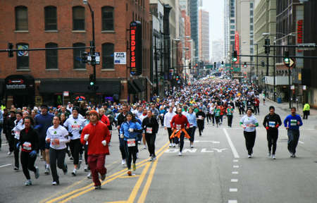 28,000 Runner in Chicago 8K Shamrock Shuffle - 2008のeditorial素材