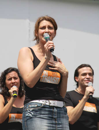 NEW YORK - JULY 31: Actress Sara Wordsworth and cast performed In Transit at The Broadway in Bryant Park in NYC - a free public event on July 31, 2008  のeditorial素材