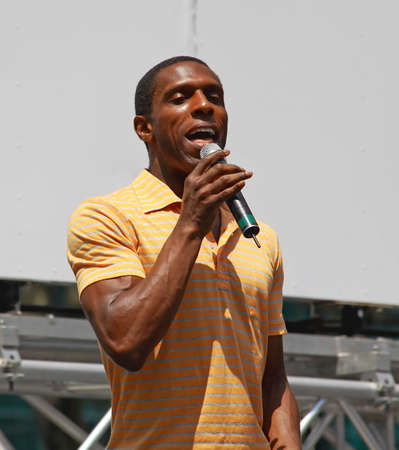 NEW YORK - AUGUST 7: Andre Ward performed Xanadu at The Broadway in Bryant Park in NYC - a free public event on August 7, 2008   のeditorial素材