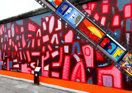 BERLIN - MAY 29: The East Side Gallery - the largest outdoor art gallery in the world on a segment of the Berlin Wall May 29, 2010 in Berlin.のeditorial素材