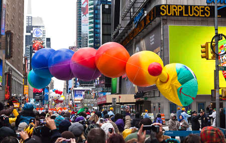 MANHATTAN - NOVEMBER 25 : bug character balloon passing Times Square at the Macy's Thanksgiving Day Parade November 25, 2010 in Manhattan.のeditorial素材