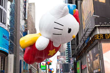 MANHATTAN - NOVEMBER 25 : Hello Kitty character balloon passing Times Square at the Macy's Thanksgiving Day Parade November 25, 2010 in Manhattan.のeditorial素材