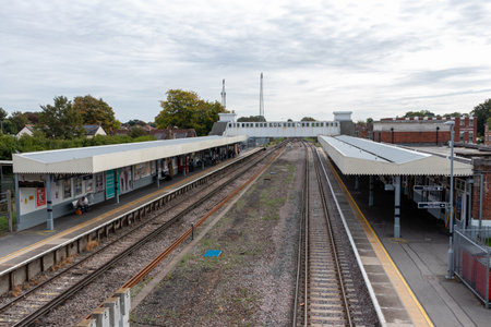 09/16/2019 Havant, Hampshire, UK A train station in the UK with no trains at the platformのeditorial素材