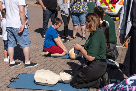09/14/2019 Portsmouth, Hampshire, UK Paramedics teaching resuscitation to people at an open day using a doll or dummyのeditorial素材