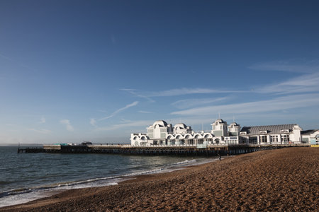 09/14/2019 Portsmouth, Hampshire, UK south parade pier in southsea, Portsmouth with the sea and a pebble beachのeditorial素材