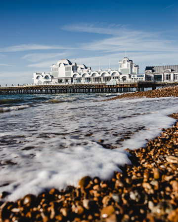 09/09/2019 Portsmouth, Hampshire, UK south parade pier in southsea, Portsmouth with the sea and a pebble beachのeditorial素材