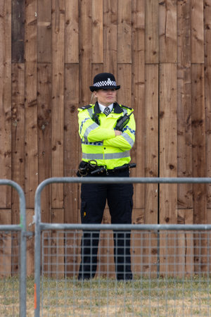 09/14/2019 Portsmouth, Hampshire, UK A female british police officer in uniformのeditorial素材