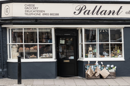 08/10/2019 Arundel, West Sussex, UK the exterior of a traditional english delicatessenのeditorial素材
