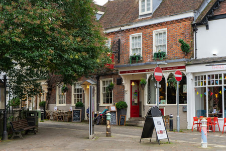 11/06/2019 Winchester, Hampshire, UK An old english pub in a historic city a typical english streetのeditorial素材