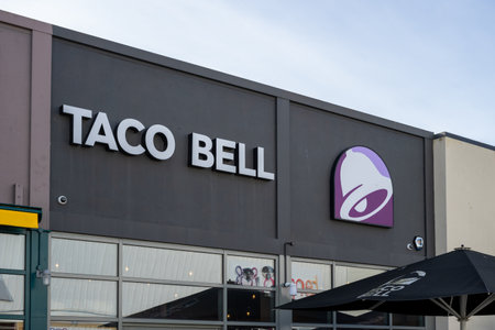 02/05/2020 Chichester, West sussex, UK the sign on the exterior of a Taco bell mexican food restaurantのeditorial素材