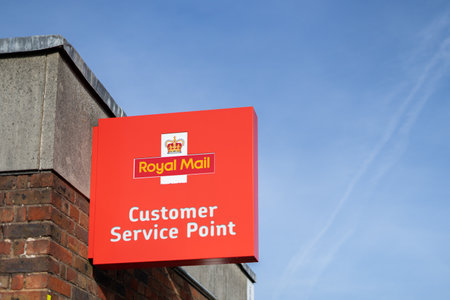 02/05/2020 Chichester, West sussex, UK the sign of a royal mail customer service pointのeditorial素材