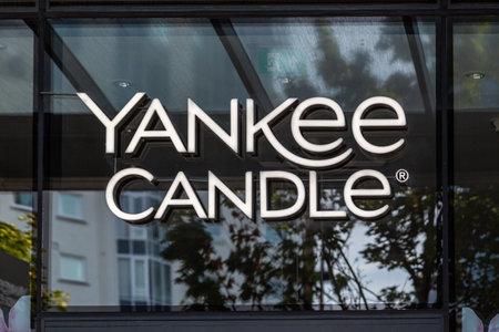07/22/2020 Portsmouth, Hampshire, UK the sign of a Yankee Candle shop on the front of a storeのeditorial素材