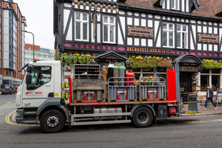 09/29/2020 Portsmouth, Hampshire, UK A BOC gas cylinder delivery van, delivering gas bottles to a pubのeditorial素材