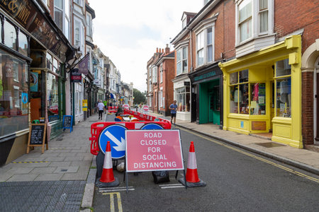 09/29/2020 Portsmouth, Hampshire, UK A sign in a street stating road closed for social distancing, the road has been pedestrianised due to the coronavirus pandemicのeditorial素材