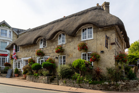 09/15/2020 Shanklin, Isle of Wight, UK The Village in Pub and hotel in Shanklin on the Isle of wight, A typical english pub with a thatched roofのeditorial素材