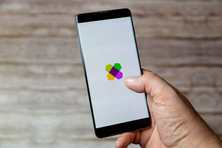02-04-2021 Portsmouth, Hampshire, UK A handing holding a Mobile phone or cell phone with the Wayfair shopping app on screenのeditorial素材