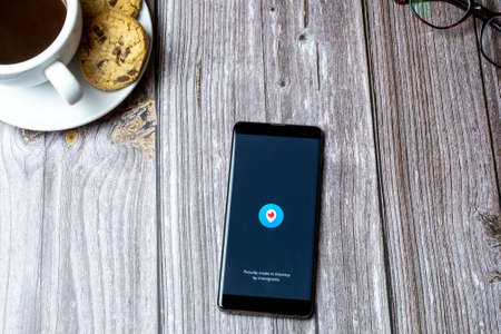 02-15-2021 Portsmouth, Hampshire, UK A mobile phone or cell phone laid on a wooden table with the Periscope app open on screenのeditorial素材