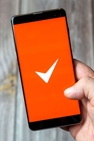 03-10-2021 Portsmouth, Hampshire, UK A Mobile phone or cell phone being held in a hand with the Invoice simple app open on screenのeditorial素材