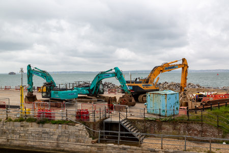 07-07-2021 Portsmouth, Hampshire, UK An excavator and a dumper working on coastal defences at Southsea with the sea in the backgroundのeditorial素材