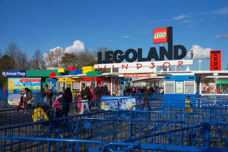 LEGOLAND, WINDSOR, UK - APRIL 30, 2016: Guests leaving Legoland after an exciting fun day outのeditorial素材